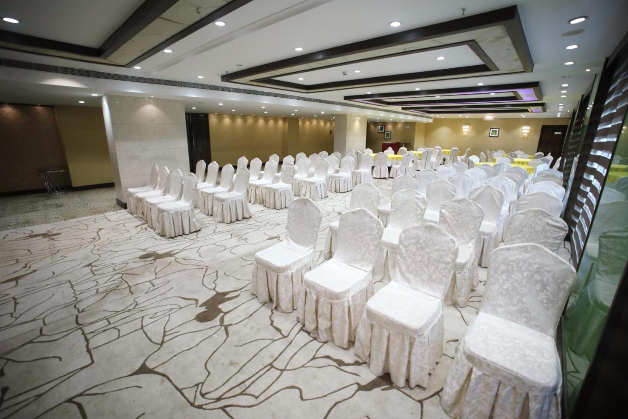 The Byke Suraj Plaza Pure Veg, ת'יין מראה חיצוני תמונה