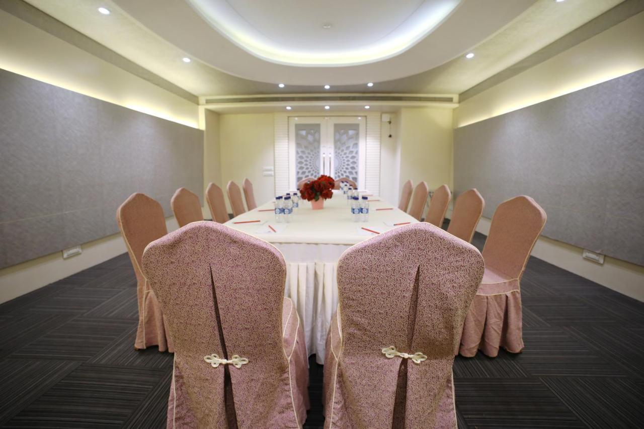 The Byke Suraj Plaza Pure Veg, ת'יין מראה חיצוני תמונה