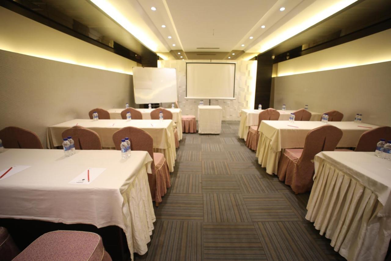 The Byke Suraj Plaza Pure Veg, ת'יין מראה חיצוני תמונה