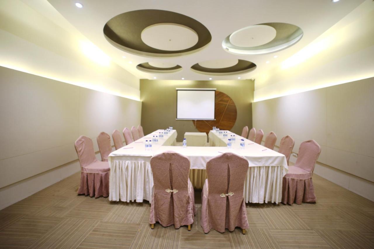 The Byke Suraj Plaza Pure Veg, ת'יין מראה חיצוני תמונה