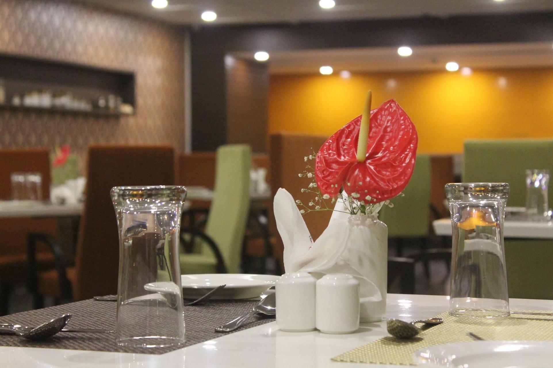 The Byke Suraj Plaza Pure Veg, ת'יין מראה חיצוני תמונה
