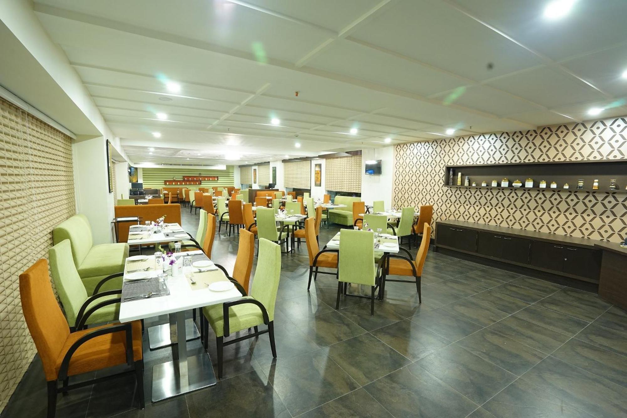 The Byke Suraj Plaza Pure Veg, ת'יין מראה חיצוני תמונה