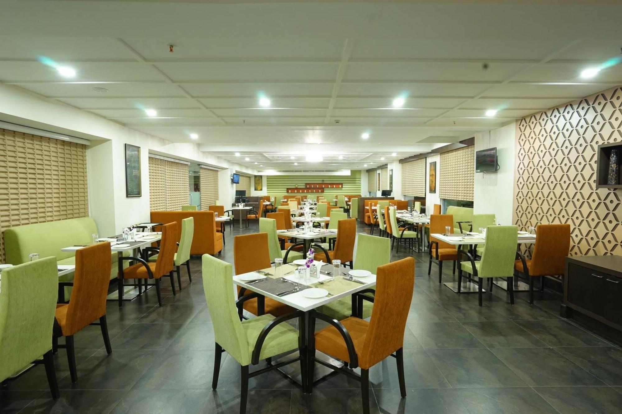 The Byke Suraj Plaza Pure Veg, ת'יין מראה חיצוני תמונה